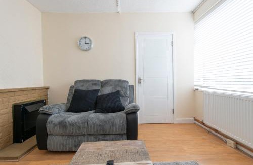 Abbey Wood Casa | Comfort Meets Style, 3-Bedroom Home, Greenwich, Sleeps 10! Contractor Friendly!