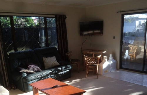 Papamoa Beach Cabina | Comfort near the beach