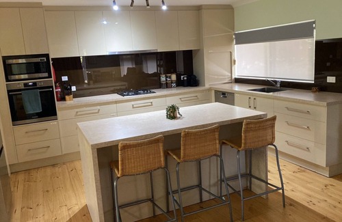 Second Valley Casa | Comfort + privacy near magical Second Valley beach. Great for families.