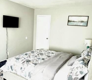 Mount Airy Casa | Comfort room in Cincinnati