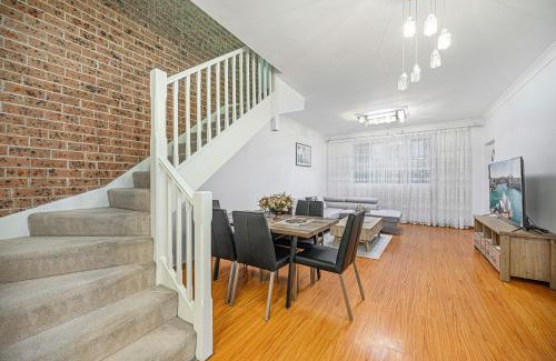 Bankstown Casa | Comfort Stay in Bankstown Free Parking