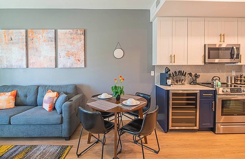 Desert View Village Condominio | Comfort Stay Near Mayo + Chauncey Ranch ⟫ Parking