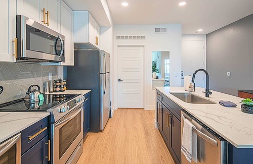 Desert View Village Condominio | Comfort Stay Near Mayo + Chauncey Ranch ⟫ Parking