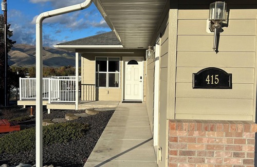 Lewiston Casa | Comfort Style Home in Beautiful Lewiston, Idaho! Centrally Located, Pet Friendly