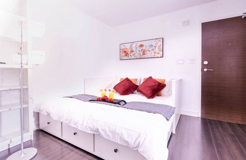 CityPlace Hotel | Comfort Suites - 10 minutes to Rogers Centre