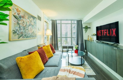 CityPlace Hotel | Comfort Suites - 10 minutes to Rogers Centre