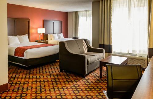 Paw Creek Hotel | Comfort Suites Airport