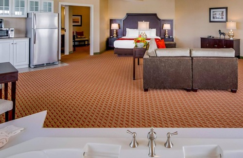 Chincoteague Hotel | Comfort Suites Chincoteague Island Bayfront Resort