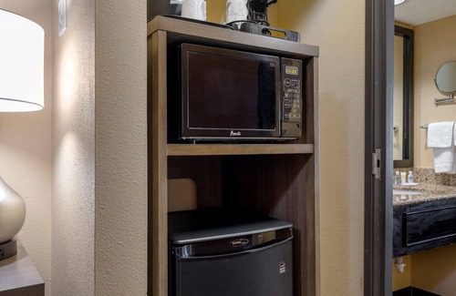Irving Hotel | Comfort Suites DFW Airport