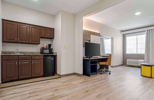 Hattiesburg Hotel | Comfort Suites Hattiesburg near University