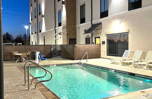 Barker Casa | Comfort Suites Near Sam Houston Race Park