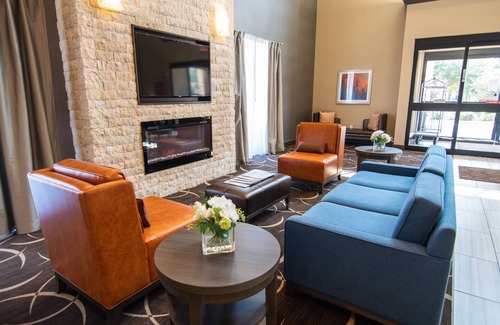 Barker Casa | Comfort Suites Near Sam Houston Race Park