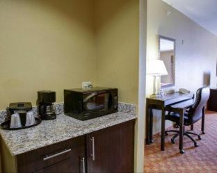 Spring Hotel | Comfort Suites Old Town Spring