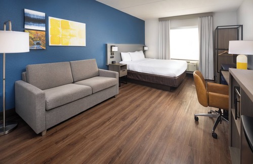 Skyland Hotel | Comfort Suites Outlet Center
