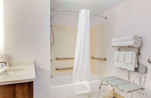 Whitsett Hotel | Comfort Suites Whitsett - Greensboro East