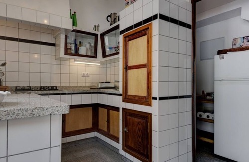 Los Llanos de Aridane Casa | Cómoda casa de vacaciones con piscina climatizada, impresionantes vistas y jardín.