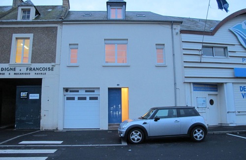 Port-en-Bessin-Huppain Casa | LA MAISON DU MAREYEUR, cómoda, vista al puerto y cerca de todas las tiendas.