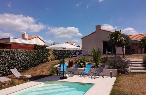 Saint-Brevin-les-Pins Casa | Cómoda casa familiar, cerca de la playa, piscina climatizada, gran parcela
