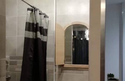Saint-Vincent-de-Paul Cama Y Desayuno | Comfortable room with swimming pool, bathroom and wc.