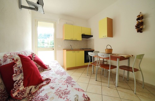 Torre Mozza Apartamento | Confortable apartamento de dos habitaciones con jardín a 120 m de la playa.