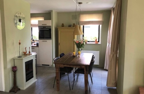 Ewijk Apartamento | Comfortabel vrijstaand huisje `De zingende Wilg`