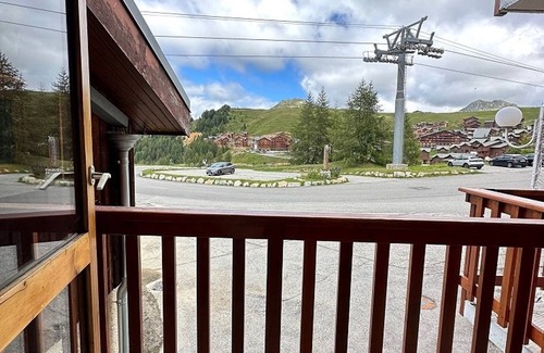 Plagne Villages Apartamento | Apartamento cómodo con entreplanta, terraza y guardaesquíes a pie de pistas