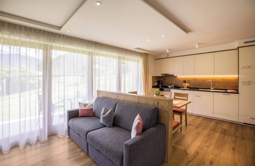 San Martino in Badia Apartamento | Cómodo apartamento "Chalet Morin" con vistas a la montaña, Wi-Fi y jardín