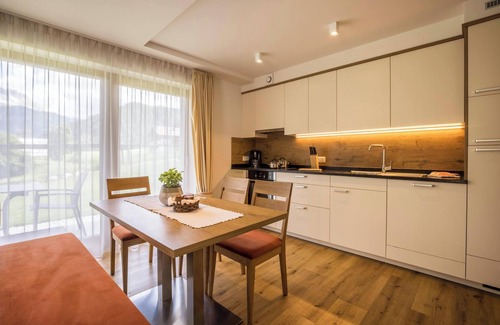 San Martino in Badia Apartamento | Cómodo apartamento "Chalet Morin" con vistas a la montaña, Wi-Fi y jardín