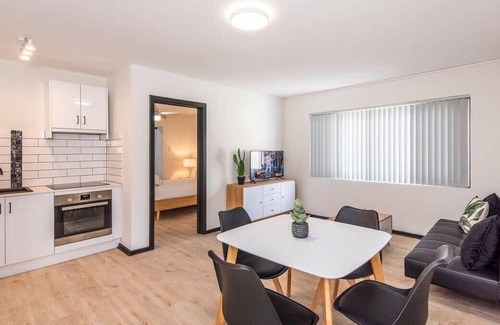 South Perth Apartamento | Comfortable Living Space close to Foreshore and CBD