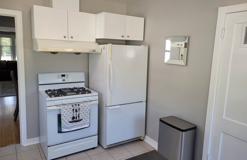 Phinney Ridge Casa | Comfortable 2-bedroom, 2 decks, walking neighborhood, & minutes to downtown.