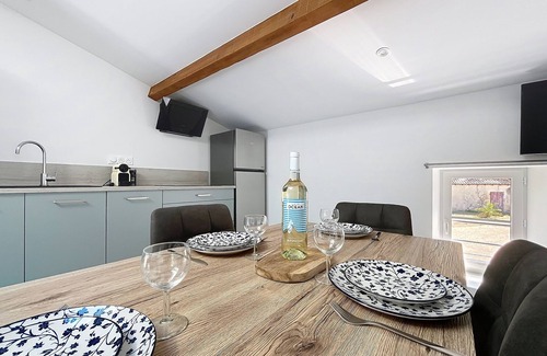 Anglade Apartamento | Comfortable 2-bedroom apartment near Blaye, ideal for workers/vacationers