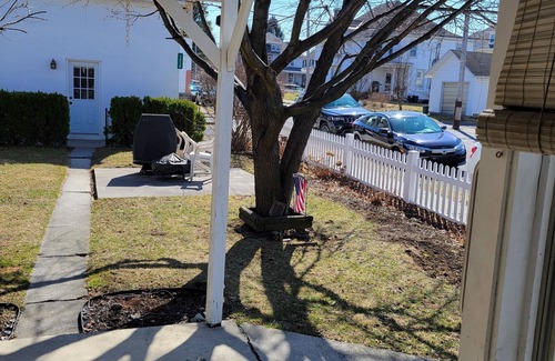 Palmyra Apartamento | Comfortable 2 bedroom close to Hershey, perfect for traveling nurses!