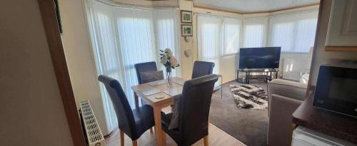 Rhuddlan Casa | Comfortable 2 Bedroom Caravan - Close to Castle
