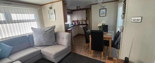 Rhuddlan Casa | Comfortable 2 Bedroom Caravan - Close to Castle