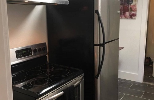 Brighton Casa | Comfortable 2 BR unit blocks from light Rail Train