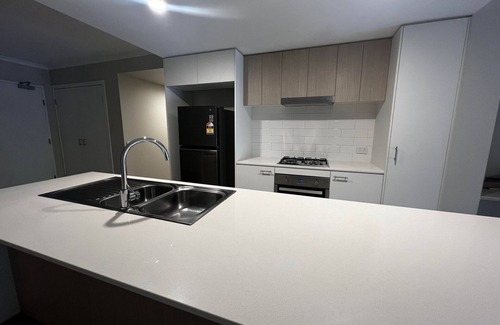 Coopers Plains Apartamento | Comfortable 2BR Getaway in Cooper Plains with Parking