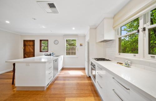 Narrabundah Casa | Comfortable 3-Bed Haven Near Canberra Attractions