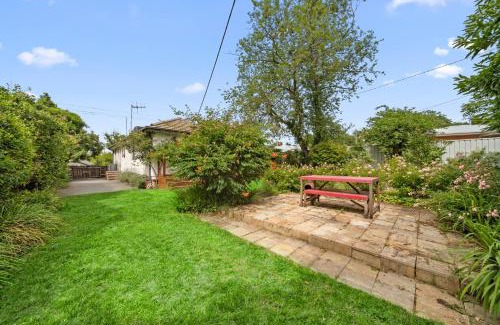 Narrabundah Casa | Comfortable 3-Bed Haven Near Canberra Attractions