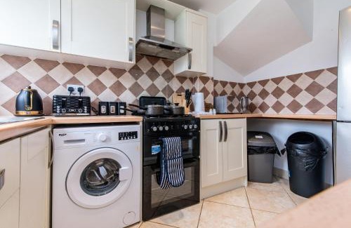 Bedford Casa | Comfortable 3-Bedroom House with Private Driveway in Bedford