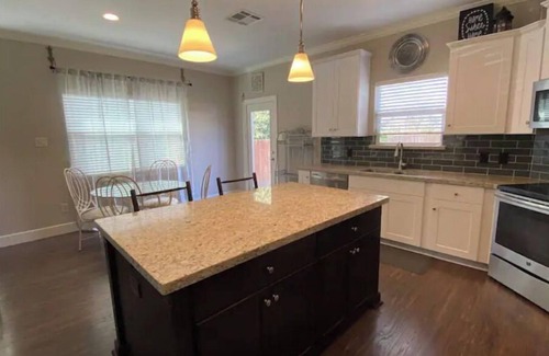Santa Fe Casa | Comfortable 3 Bedroom Home with Garage
