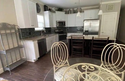 Santa Fe Casa | Comfortable 3 Bedroom Home with Garage