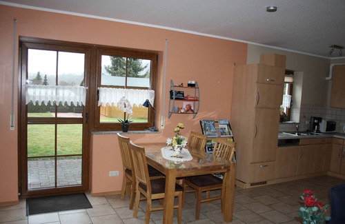 Hohenfels-Essingen Apartamento | Cozy 3 estrellas apartamento vacaciones comodidad en un hermoso sur frente con gran terraza