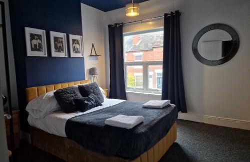 Coventry Casa | Comfortable 3 Double Bed Victorian Terrace from Luxus Stays
