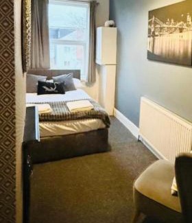 Coventry Casa | Comfortable 3 Double Bed Victorian Terrace from Luxus Stays