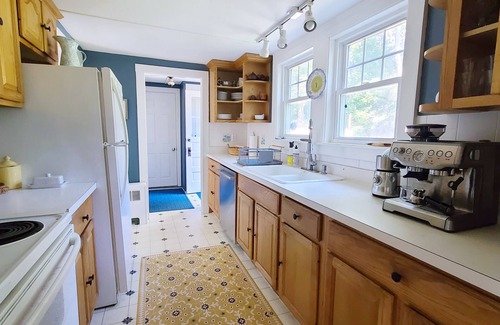Wellfleet Casa | Comfortable 3BD--A/C, , Enclosed Outdoor Shower, Walk to Town, Pier & Mayo Beach