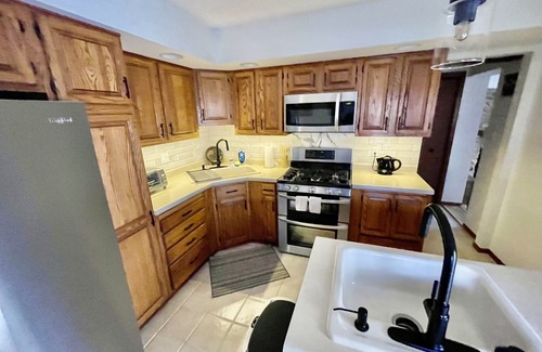 Schererville Casa | Comfortable 3BR Home-Prime Video, WiFi, Parking