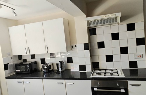 Hucknall Casa | Comfortable 4-Bed House in Hucknall, Nottingham