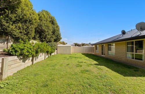 Mount Gambier Casa | Comfortable 4-Bedroom Home with Backyard Escape