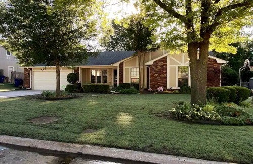 South Tulsa Casa | Comfortable 4 bedroom home in South Tulsa