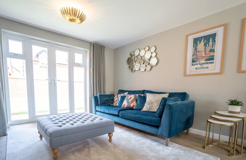 Bicester Casa | Comfortable 5 Bedroom Detached House With Parking